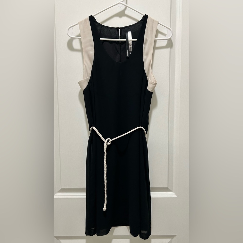 Kensie casual black dress, white detail, with fabric belt